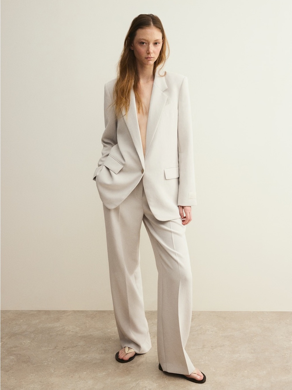 Aritzia Wilfred Cream Effortless Trousers: creppette in creamy tone